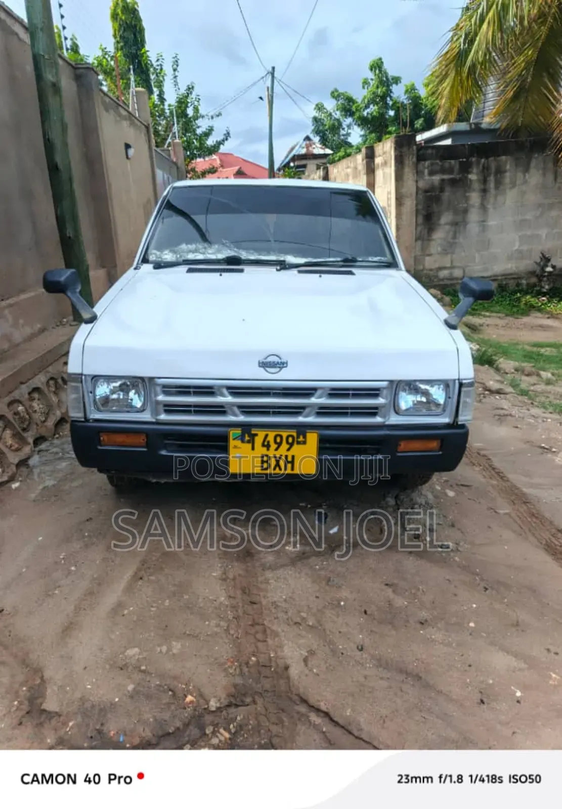 Nissan Pick-Up 2001 White