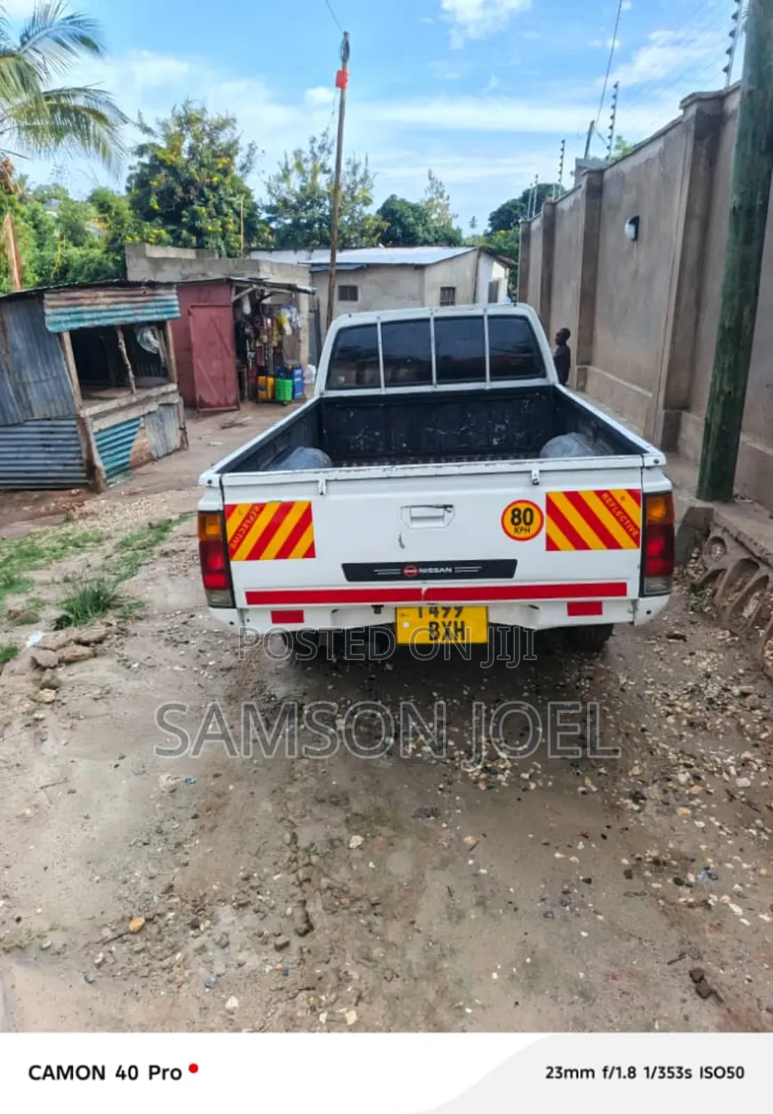 Nissan Pick-Up 2001 White