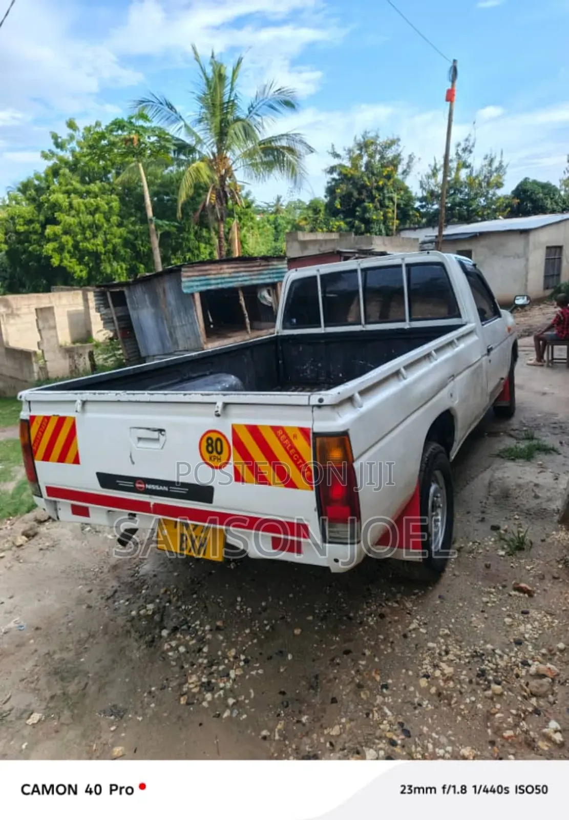 Nissan Pick-Up 2001 White