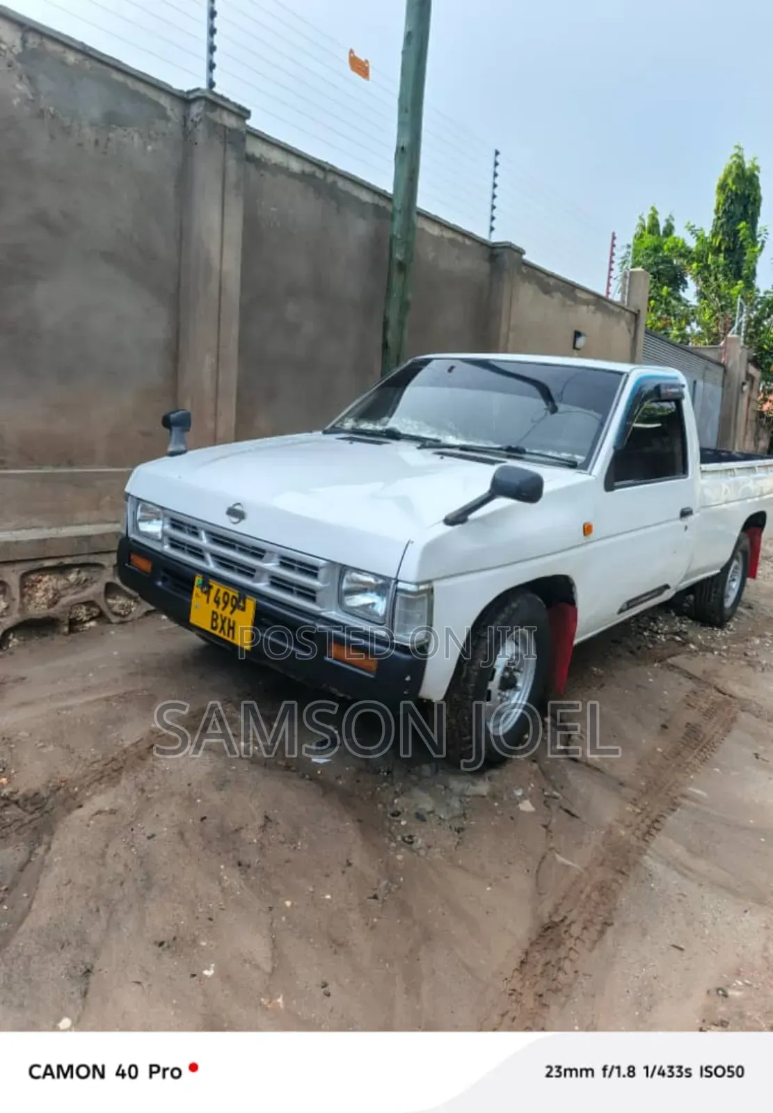 Nissan Pick-Up 2001 White