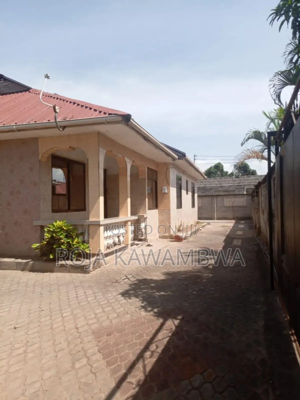 3bdrm House in Mbonyokwa, Kimala for rent