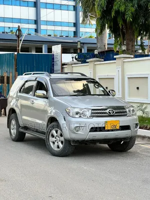 Toyota Fortuner 2010 Silver