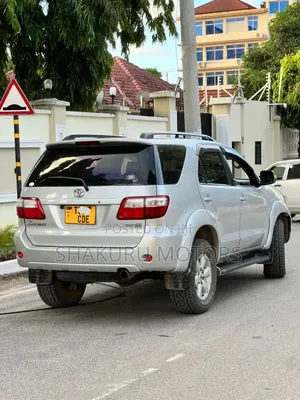 Toyota Fortuner 2010 Silver