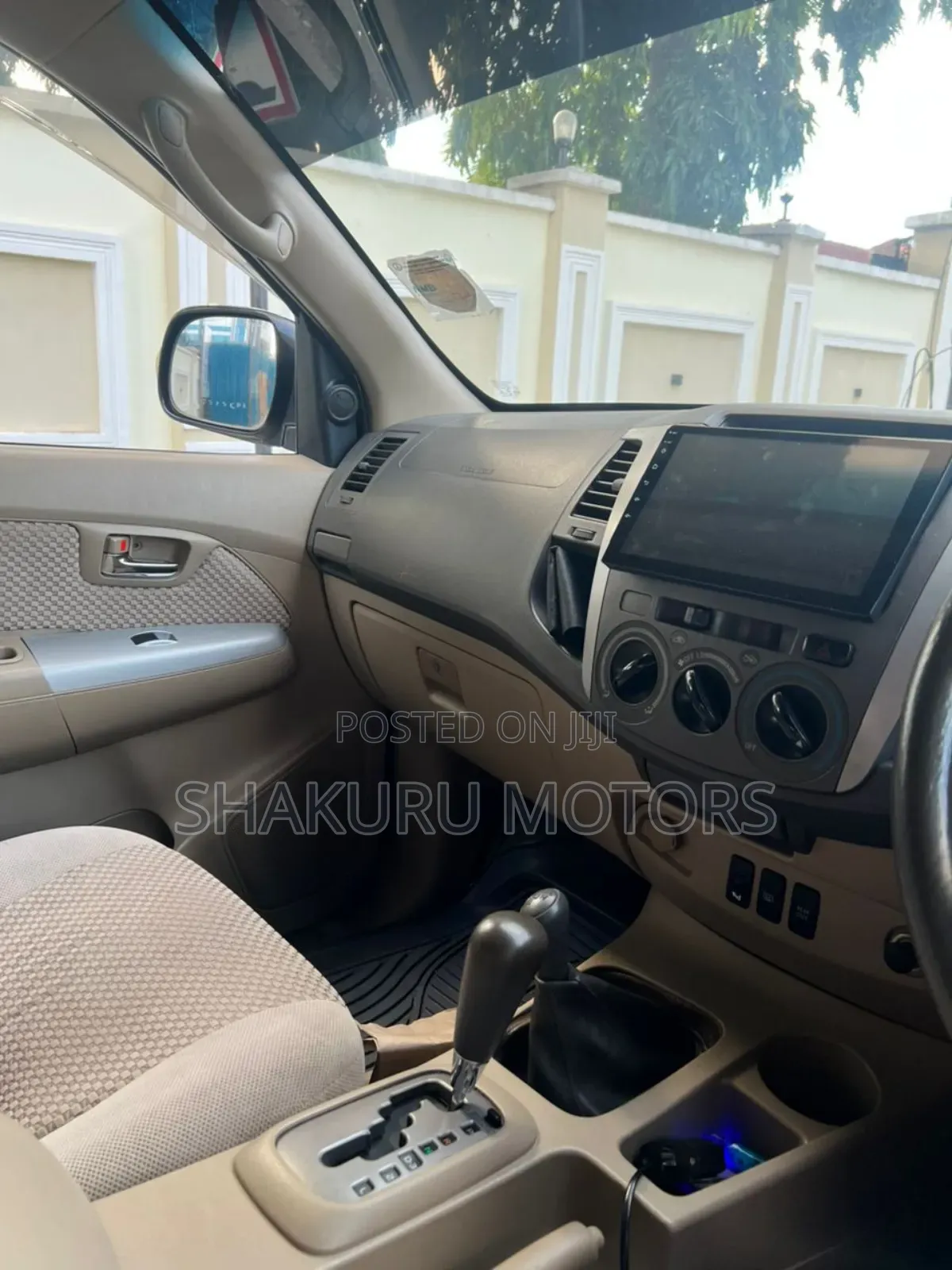 Toyota Fortuner 2010 Silver