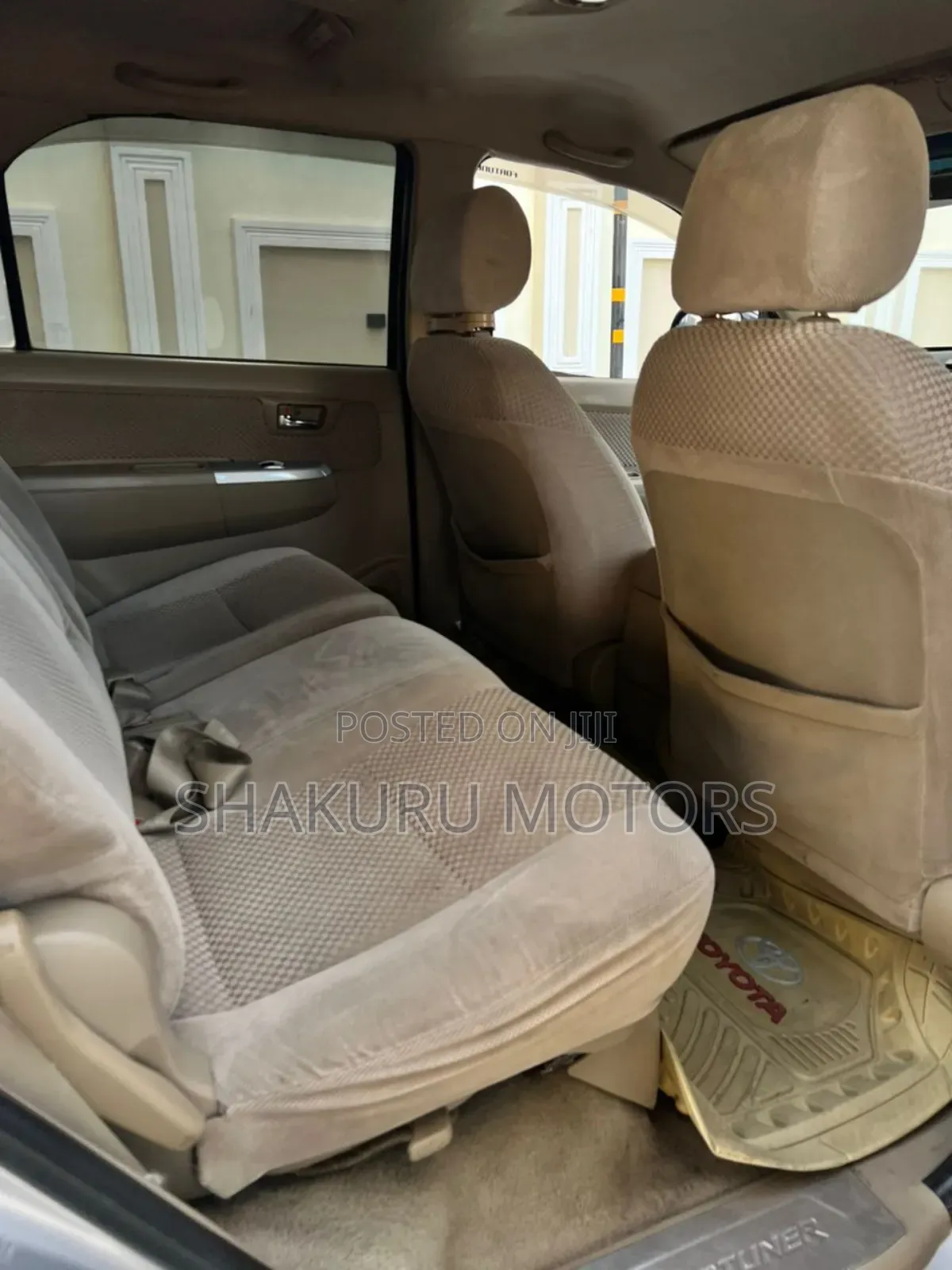 Toyota Fortuner 2010 Silver