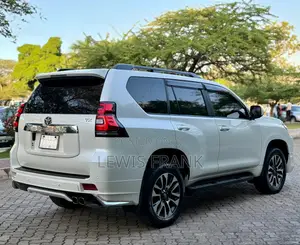 Toyota Land Cruiser Prado 2022 White