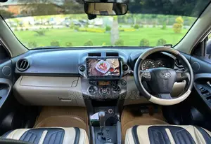 Toyota Vanguard 2011 White