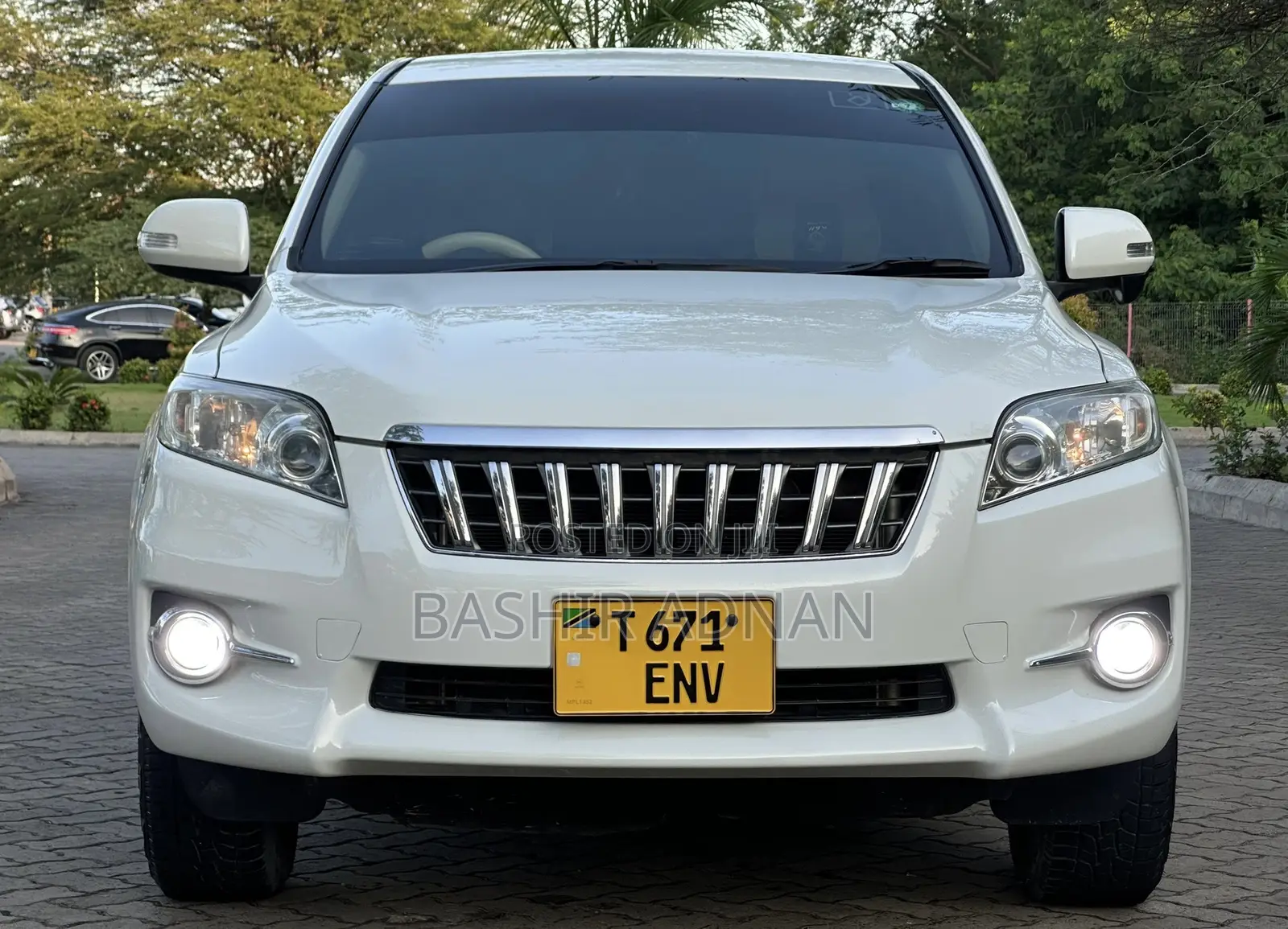 Toyota Vanguard 2011 White