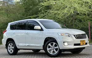Toyota Vanguard 2011 White