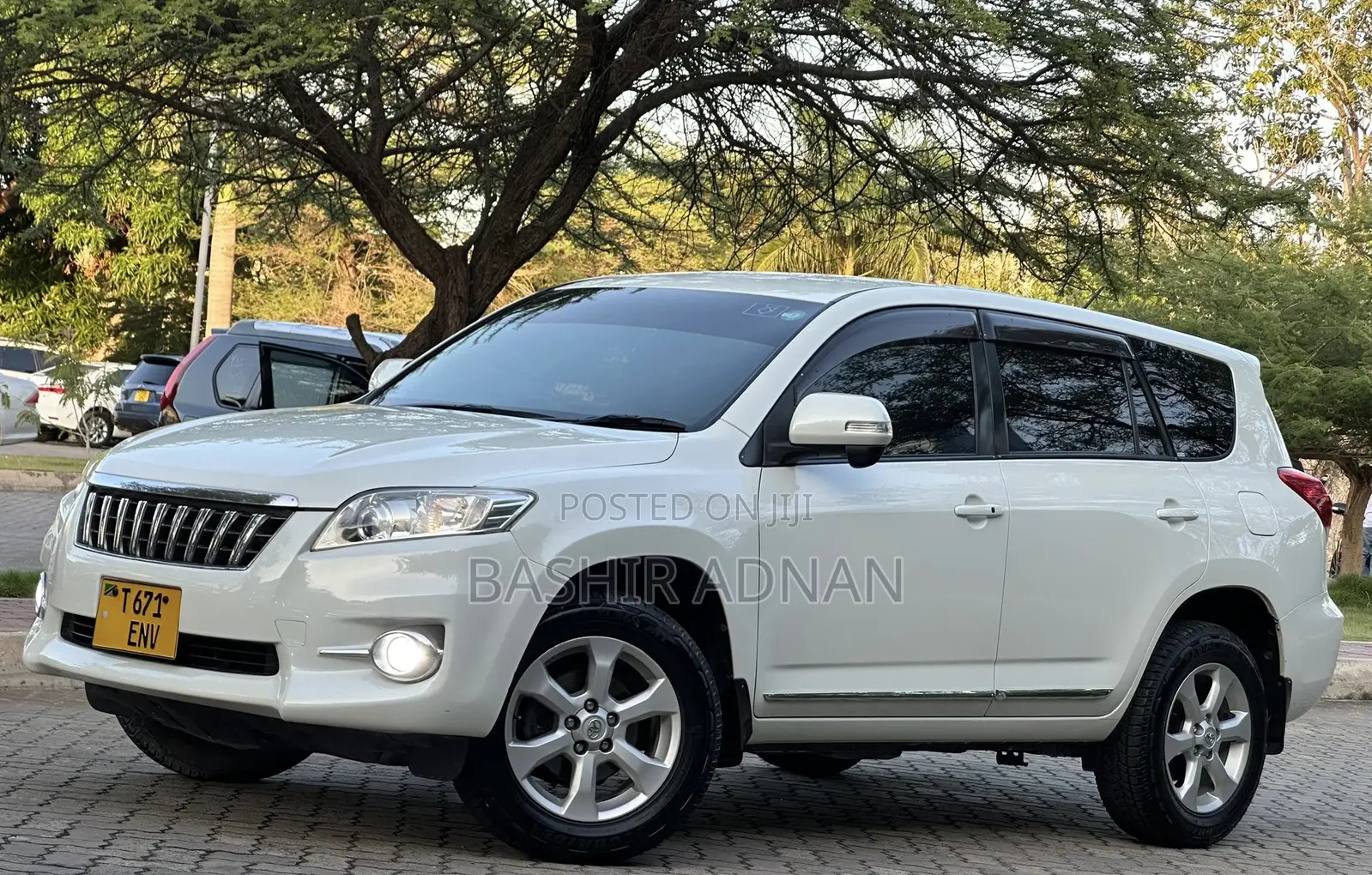 Toyota Vanguard 2011 White
