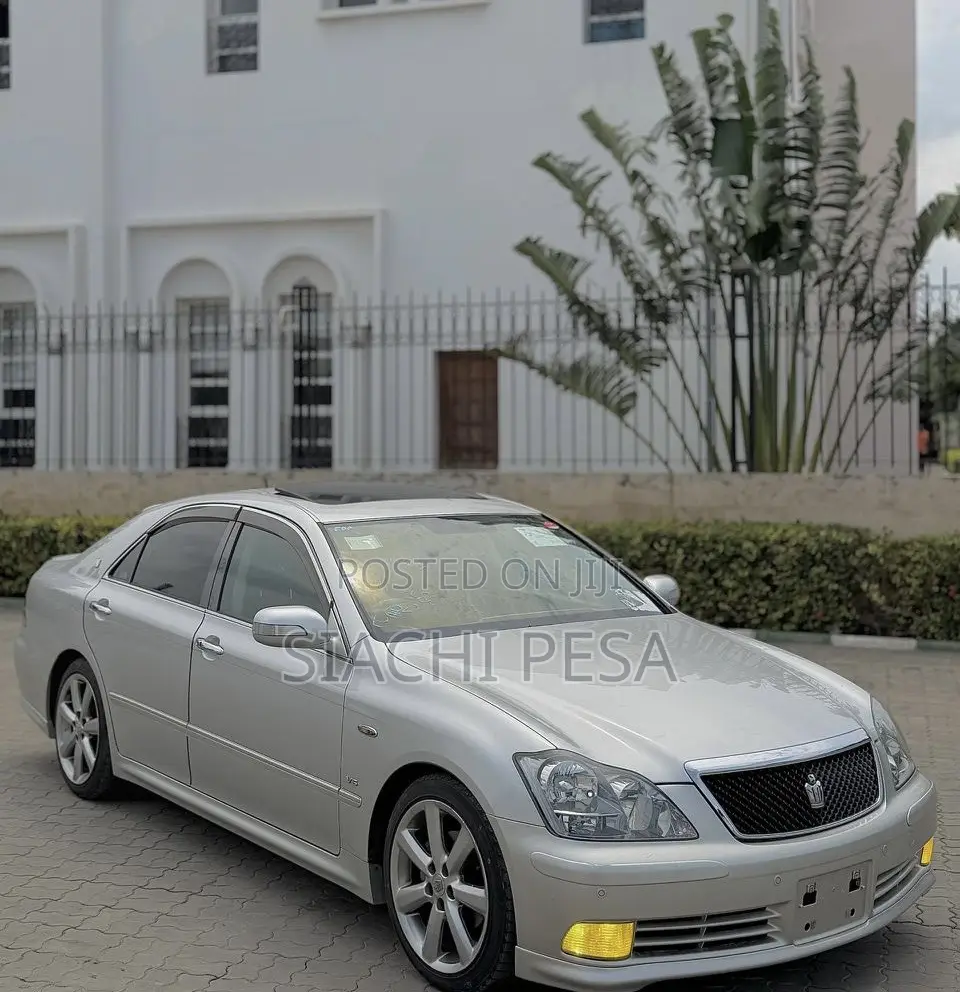 Toyota Crown Royale 2005 Silver
