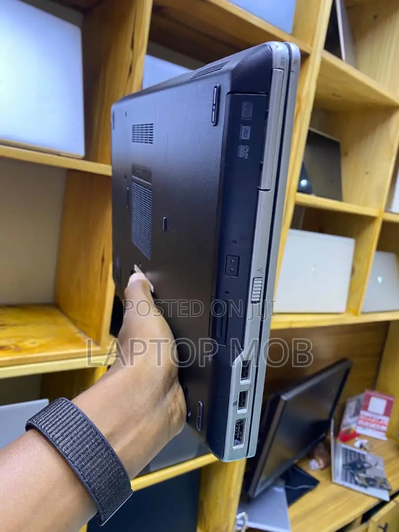 Laptop Dell Latitude 6430u 6GB Intel Core i5 HDD 500GB