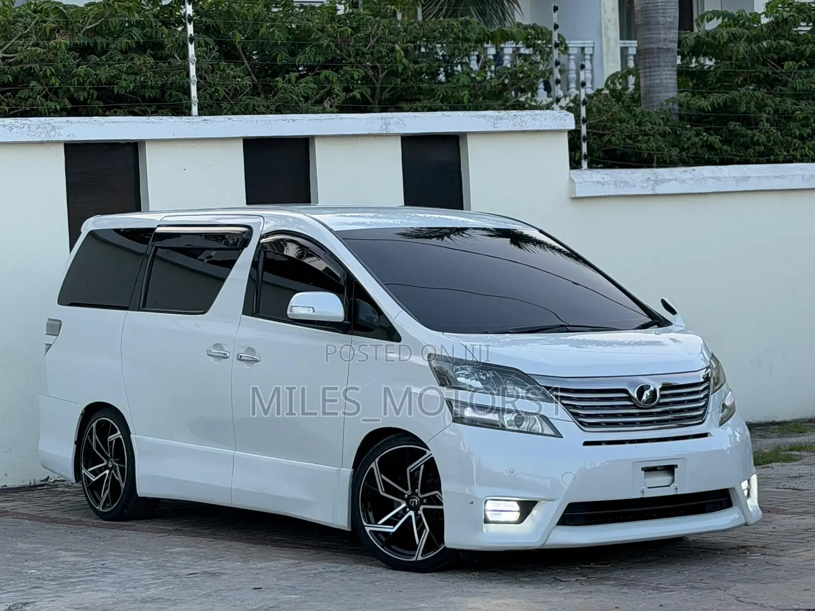 Toyota Alphard 2010 White