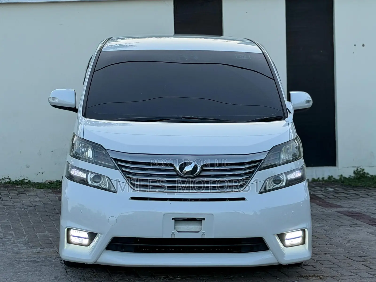 Toyota Alphard 2010 White