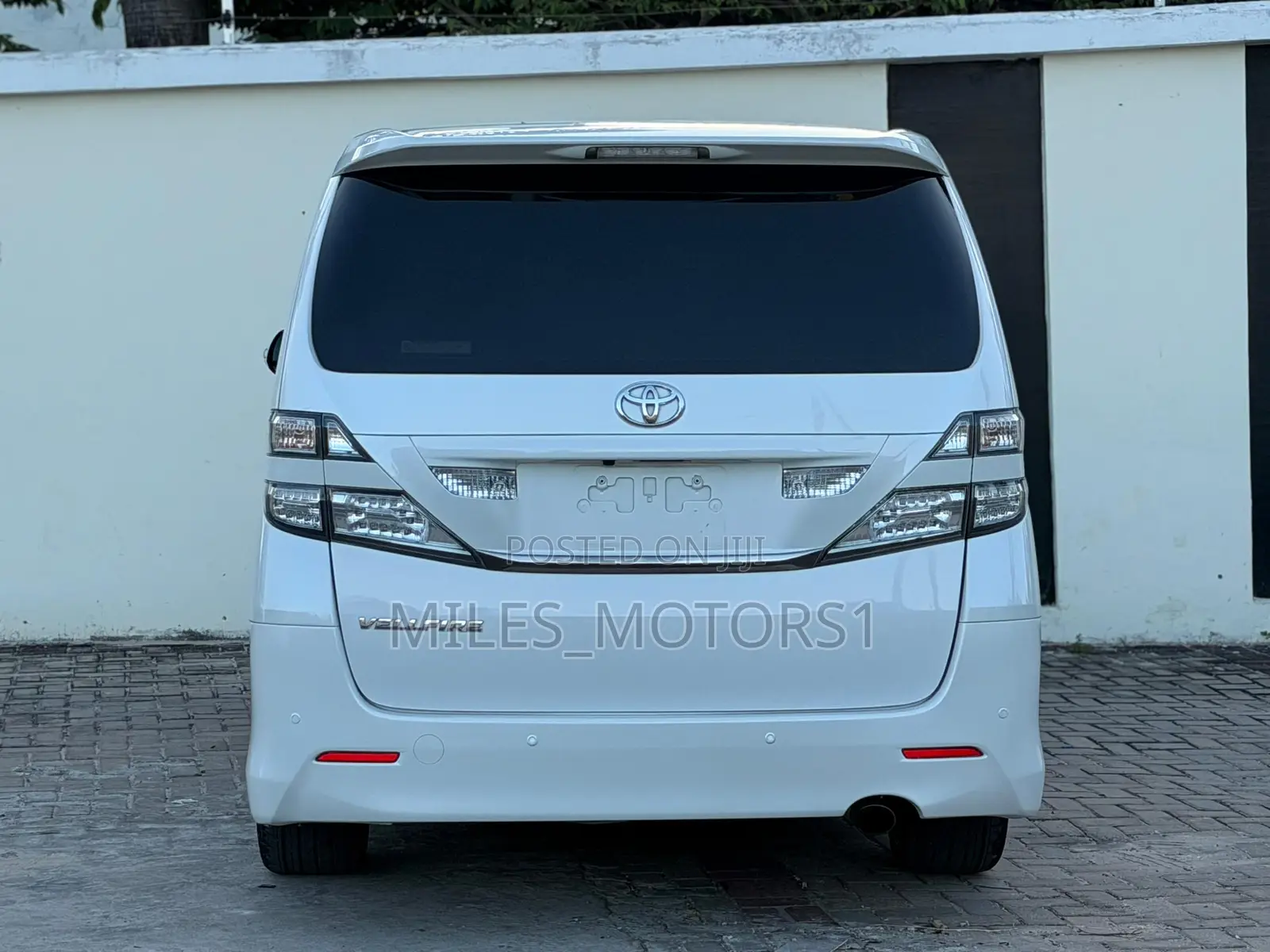 Toyota Alphard 2010 White