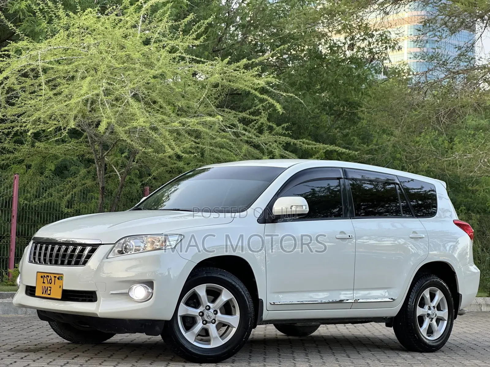 Toyota Vanguard 2011 White