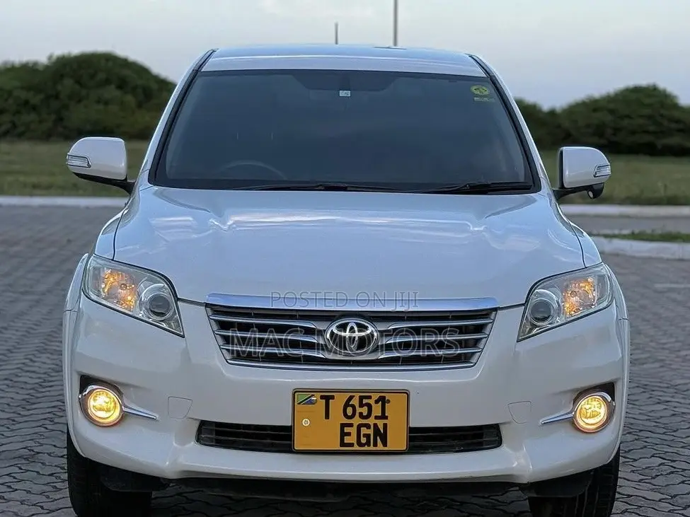 Toyota Vanguard 2012 White