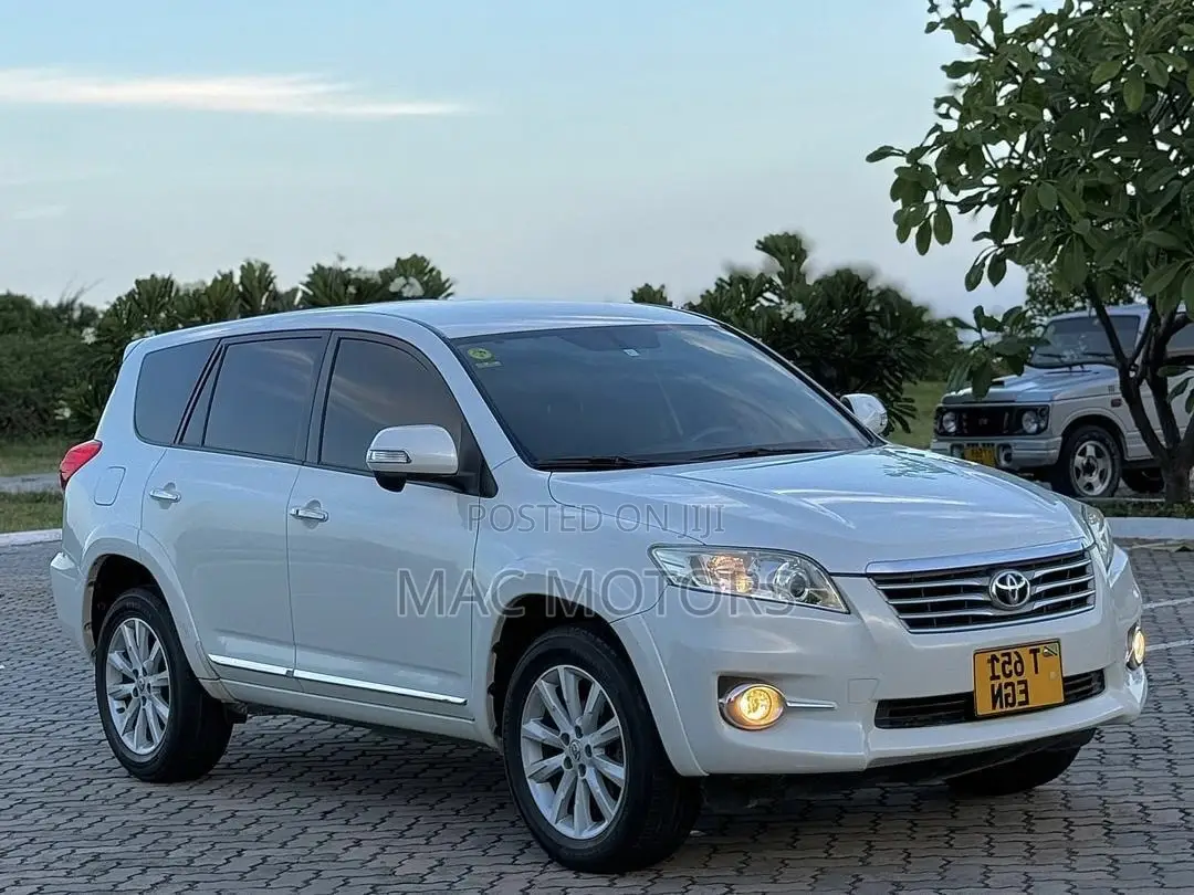 Toyota Vanguard 2012 White