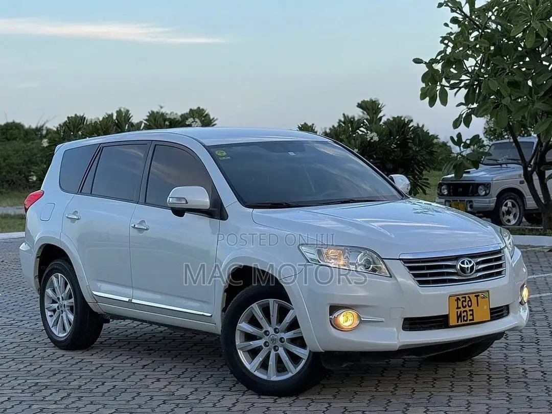 Toyota Vanguard 2012 White