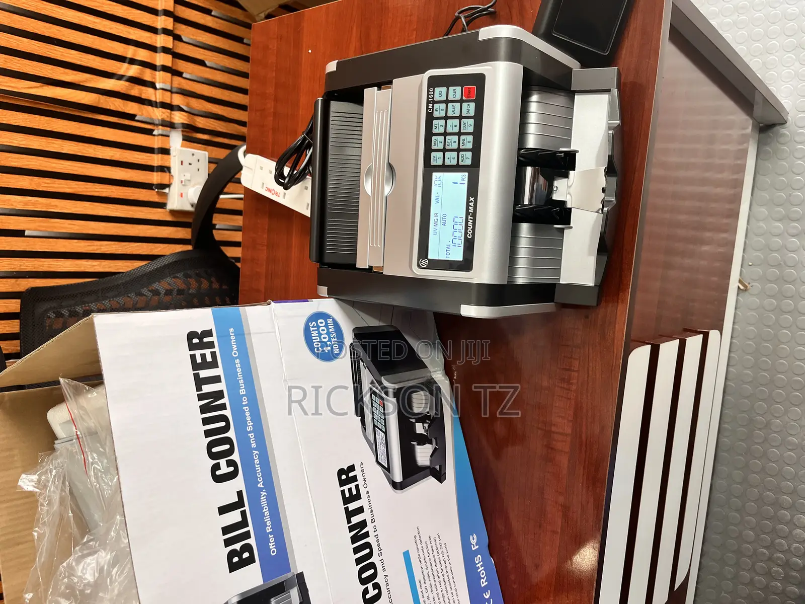 Bill Counter Machine Model 1600.