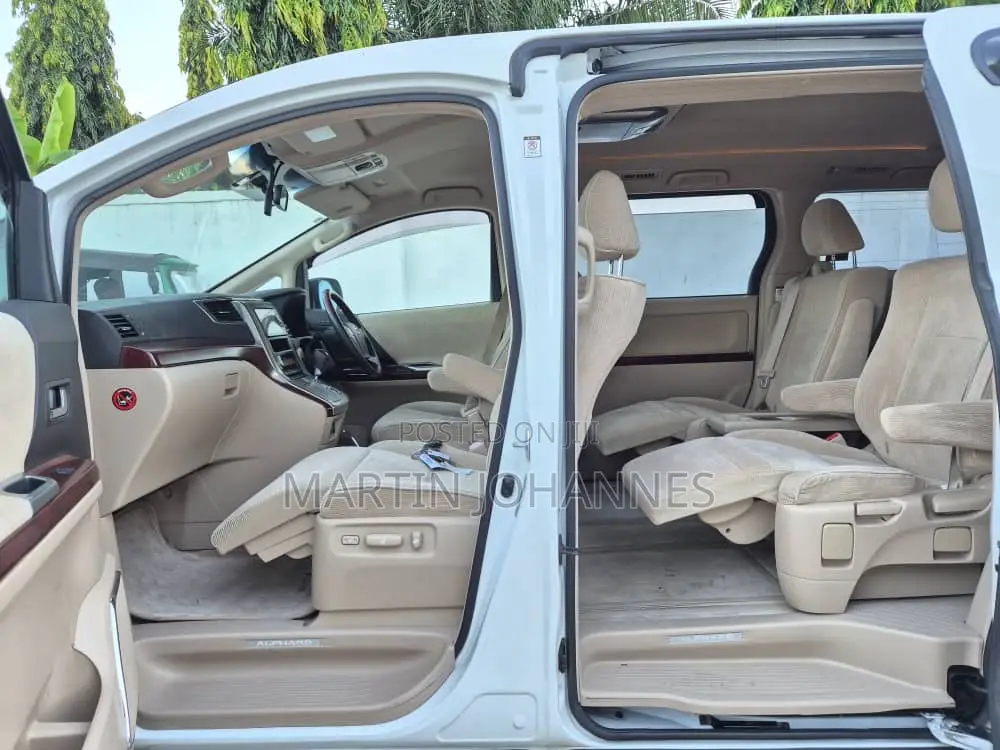 Toyota Alphard 2.4 Petrol FWD 2010 White
