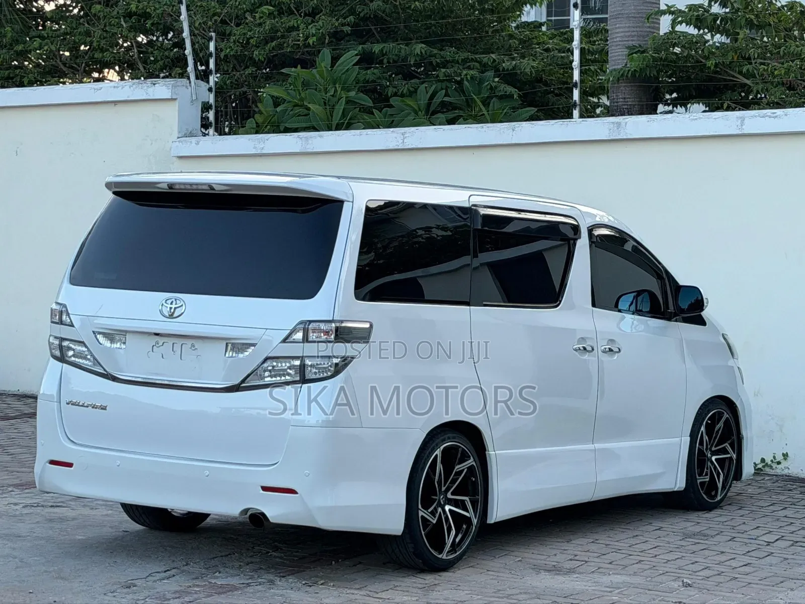Toyota Alphard 2010 White
