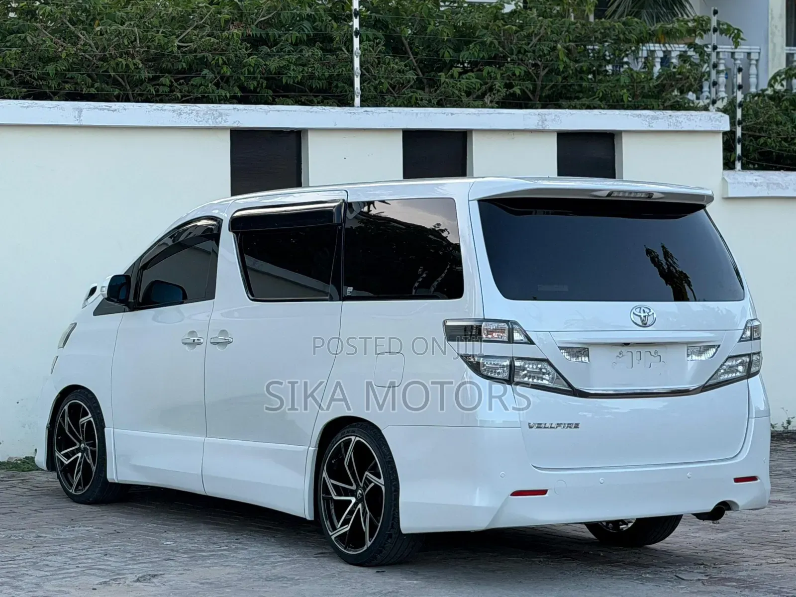 Toyota Alphard 2010 White