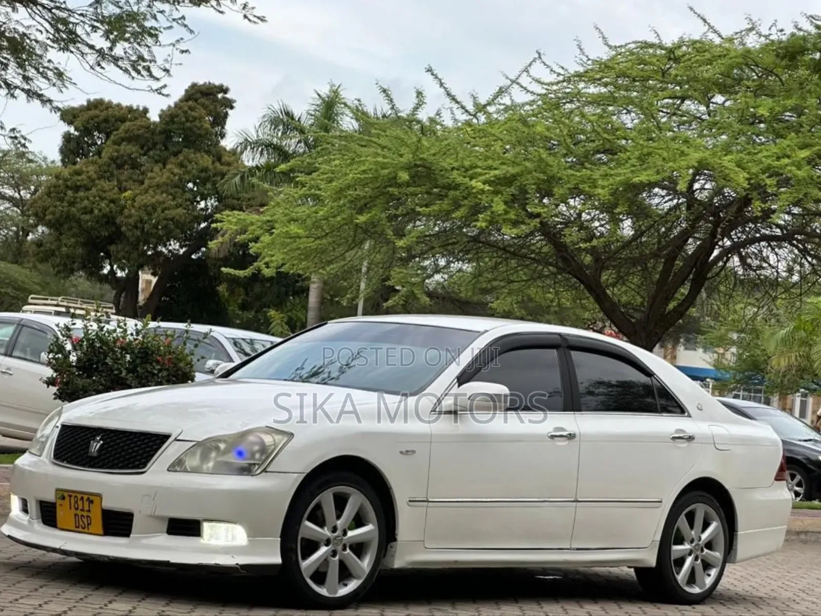 Toyota Crown 2006 White