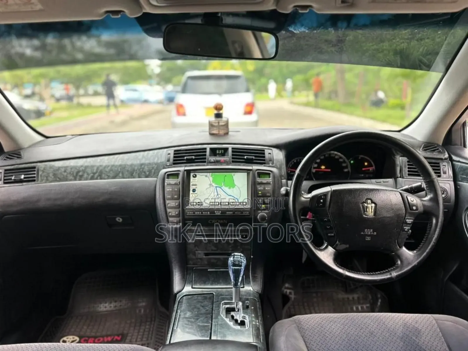 Toyota Crown 2006 White