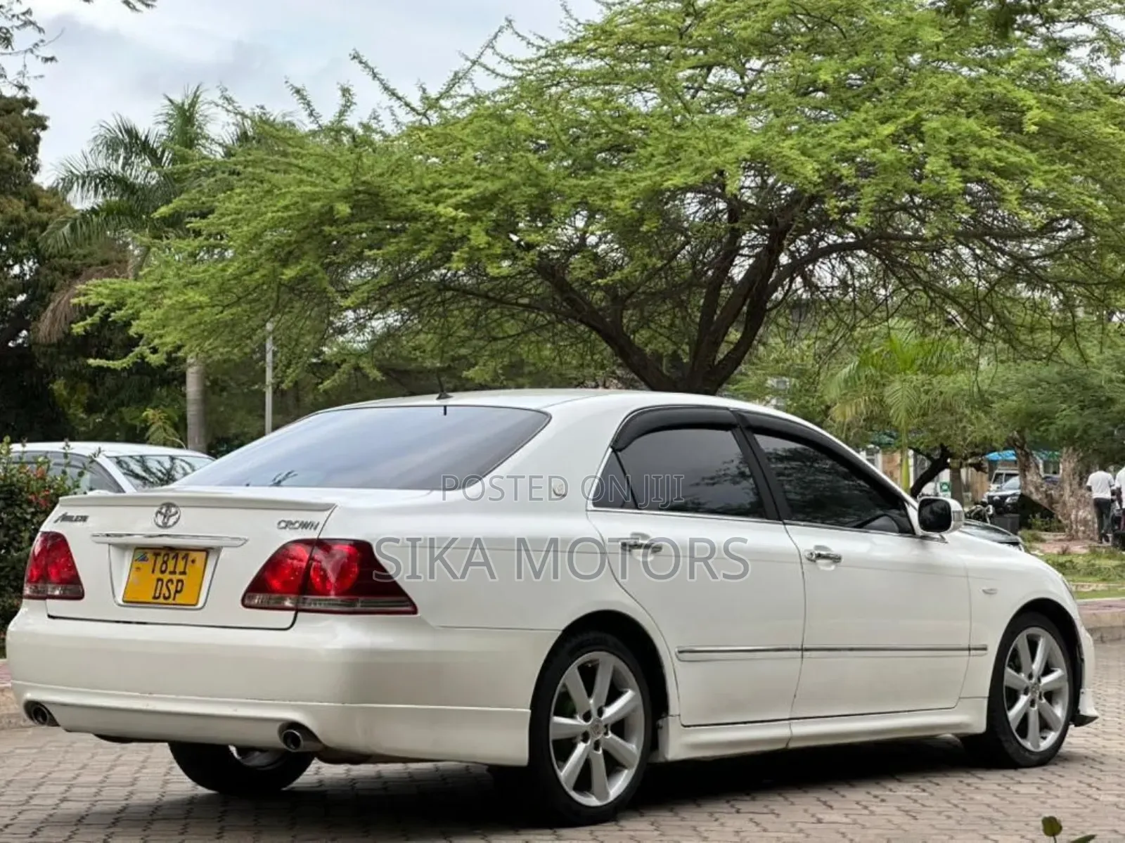 Toyota Crown 2006 White