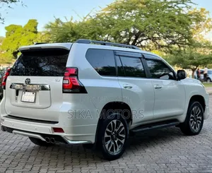 Toyota Land Cruiser Prado 2.7 2022 White