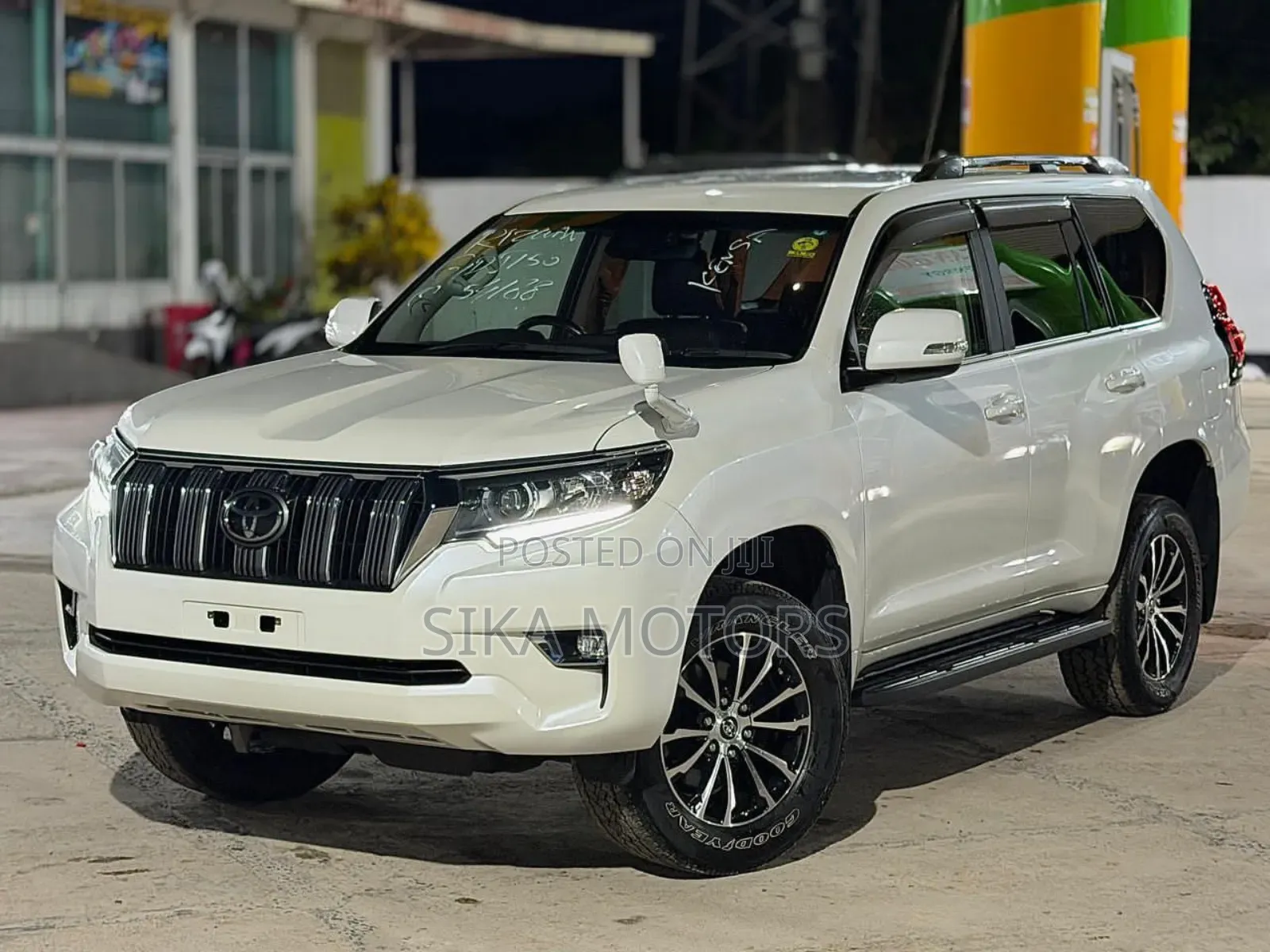 Toyota Land Cruiser Prado 2021 White
