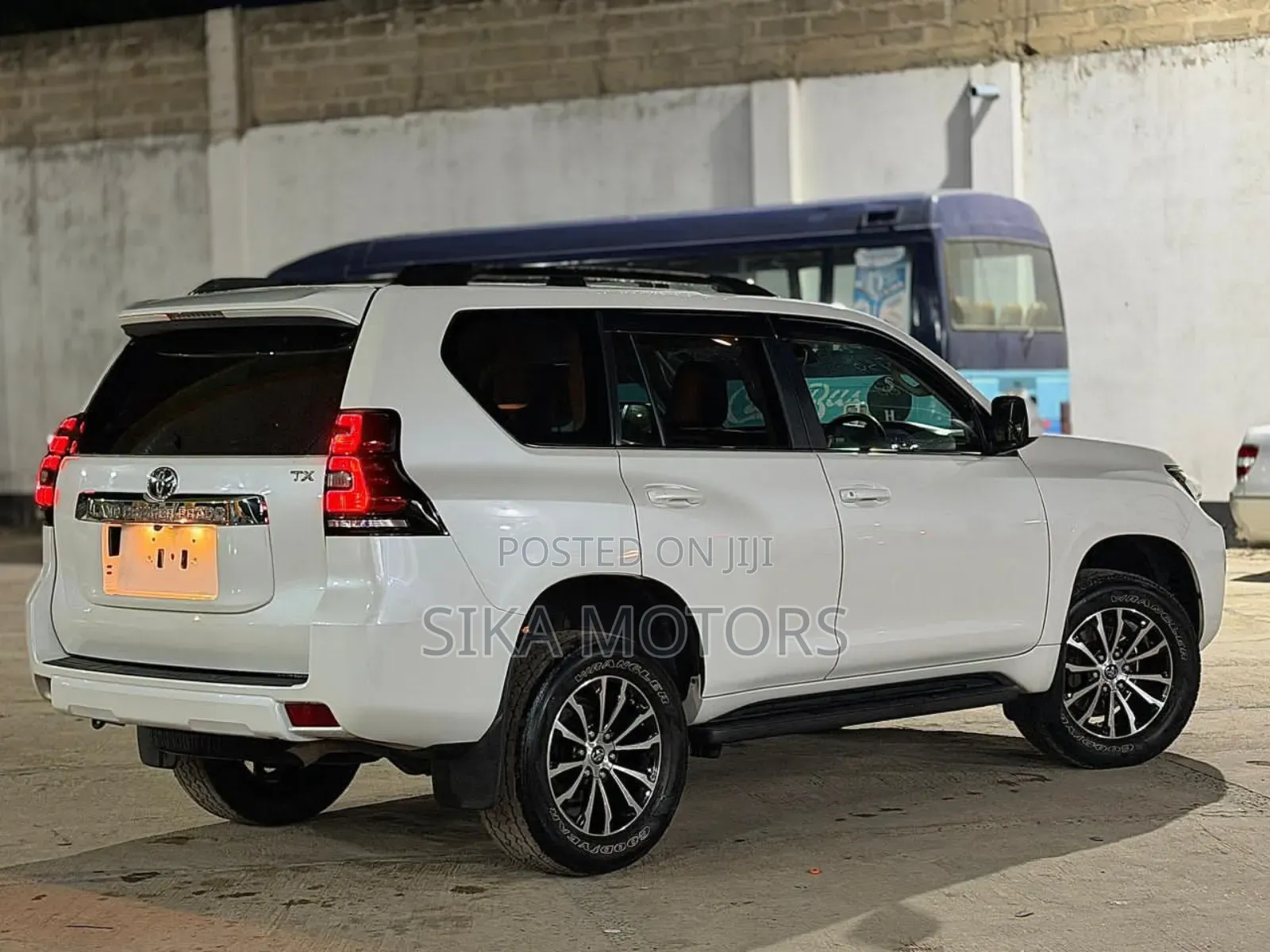 Toyota Land Cruiser Prado 2021 White