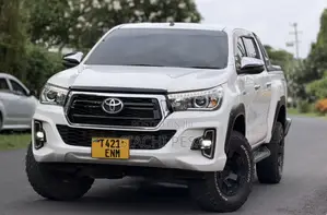 Toyota Hilux 2018 White