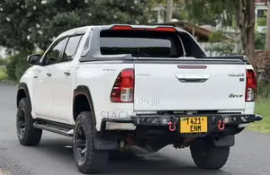 Toyota Hilux 2018 White