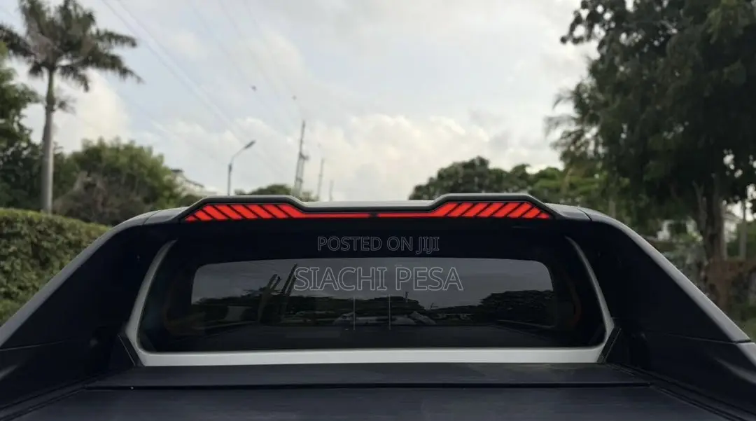 Toyota Hilux 2018 White