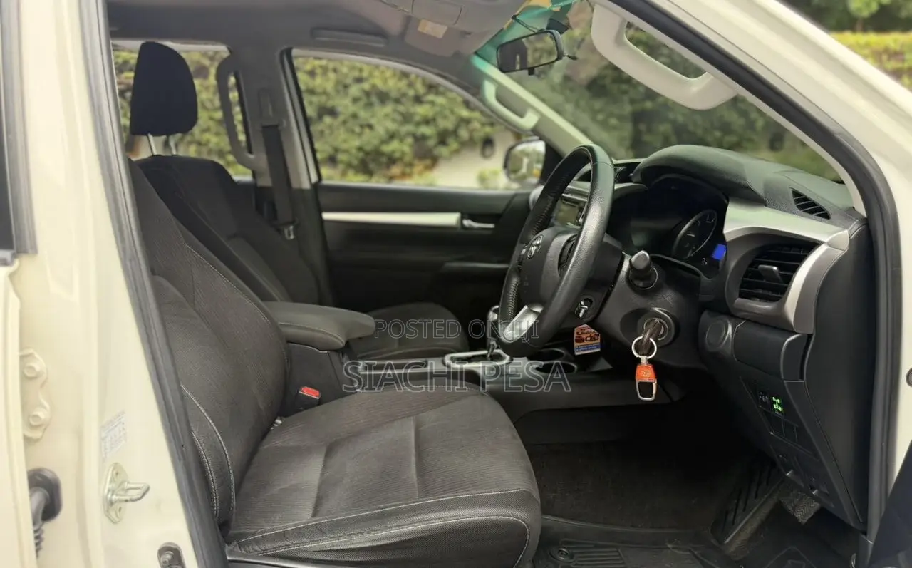 Toyota Hilux 2018 White