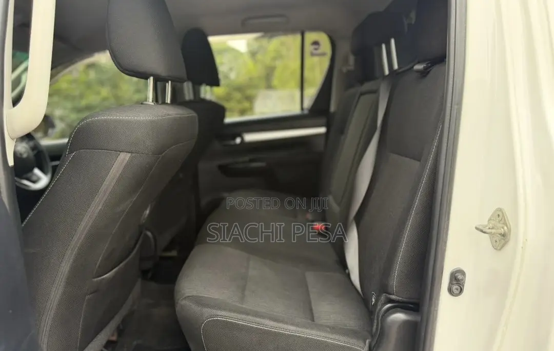Toyota Hilux 2018 White