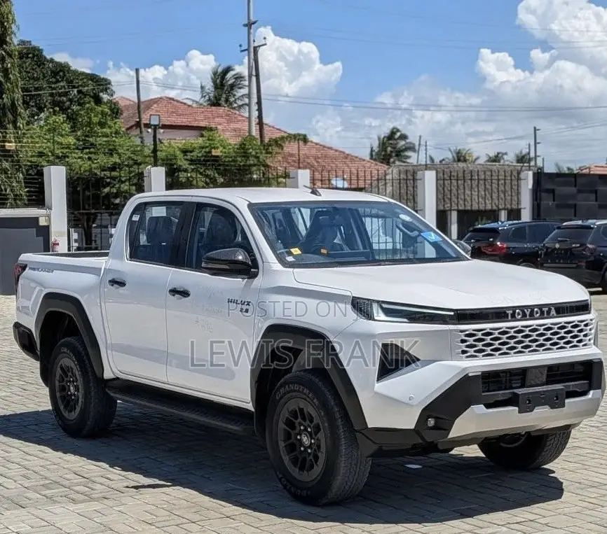 Toyota Hilux 2025 White