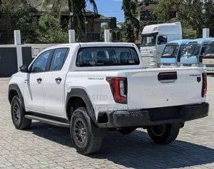Toyota Hilux 2025 White