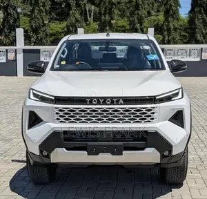Toyota Hilux 2025 White
