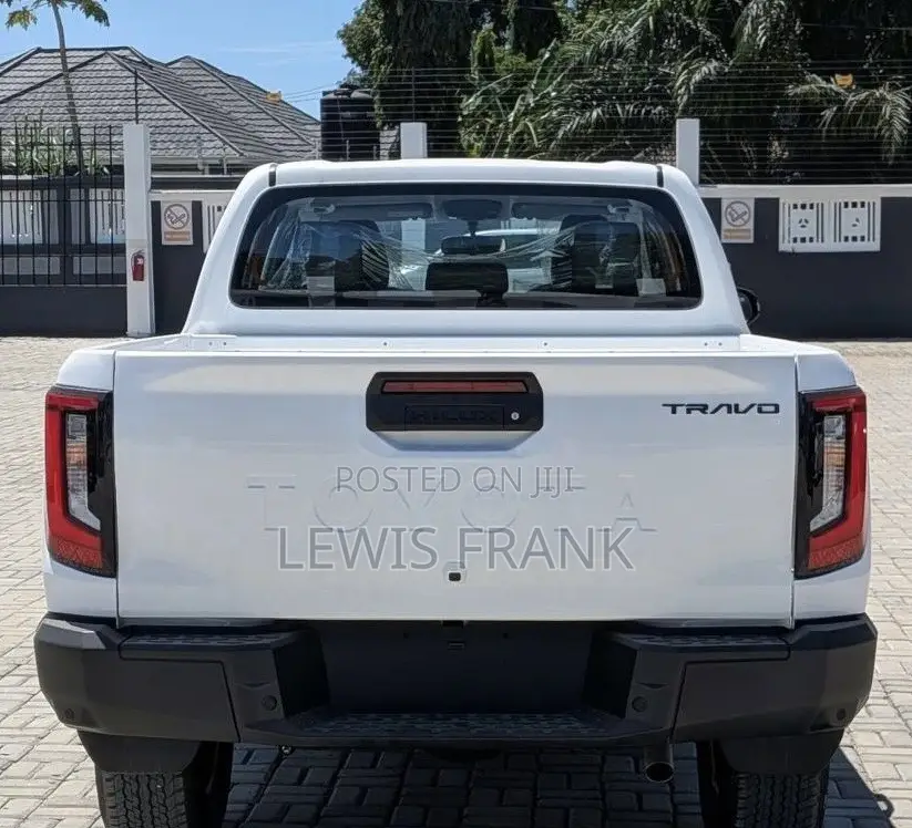 Toyota Hilux 2025 White