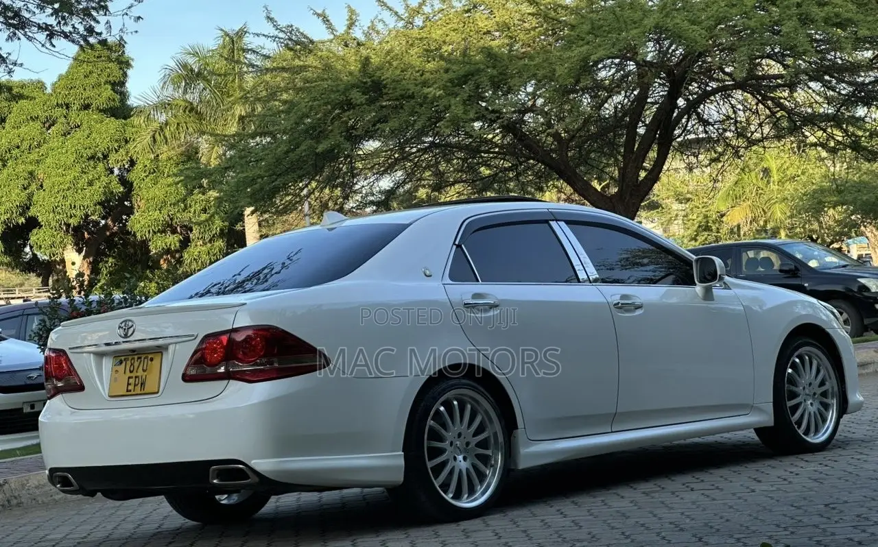 Toyota Crown 2009 White