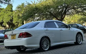 Toyota Crown 2009 White