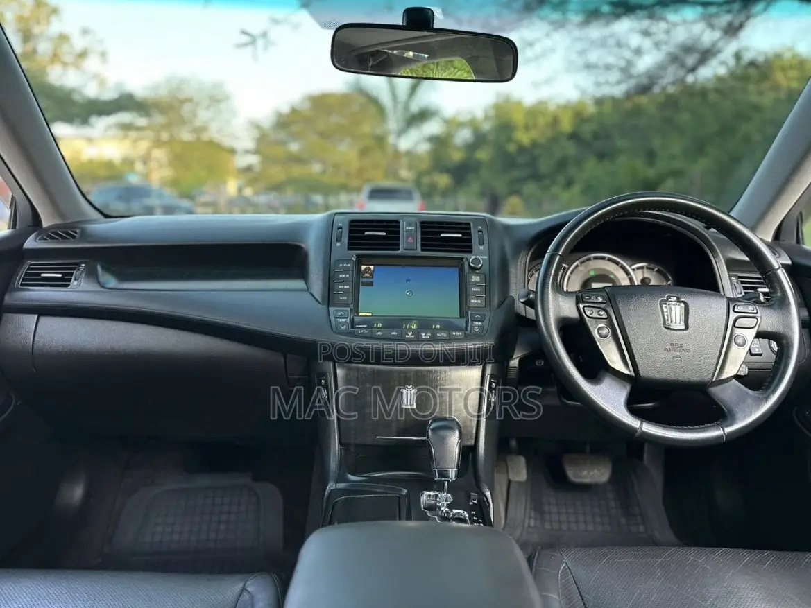 Toyota Crown 2009 White