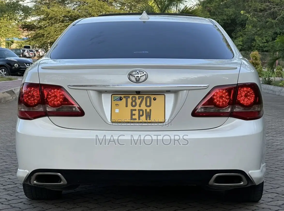 Toyota Crown 2009 White