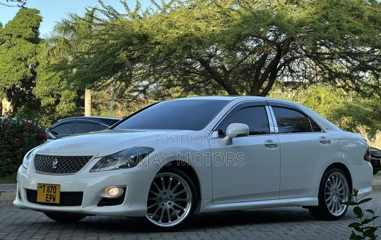 Toyota Crown 2009 White