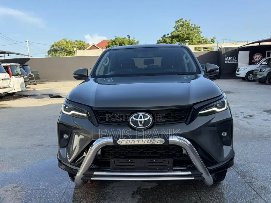 Toyota Fortuner 2024 Gray