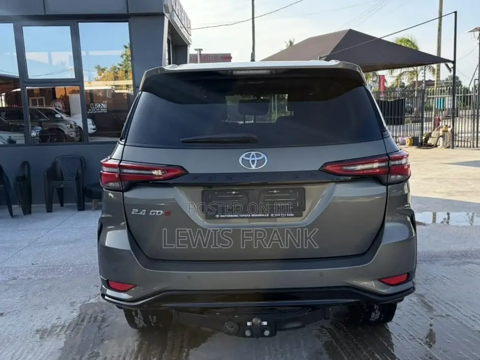 Toyota Fortuner 2024 Gray