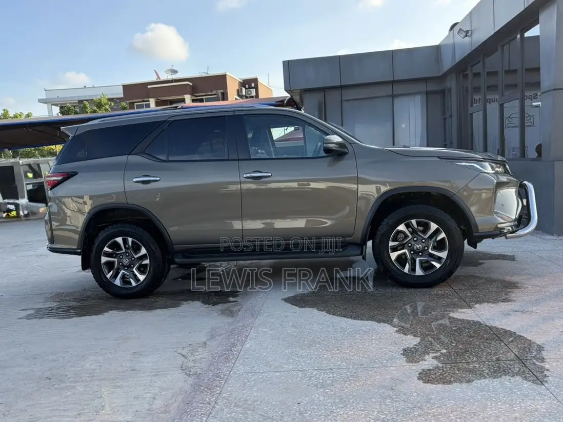 Toyota Fortuner 2024 Gray